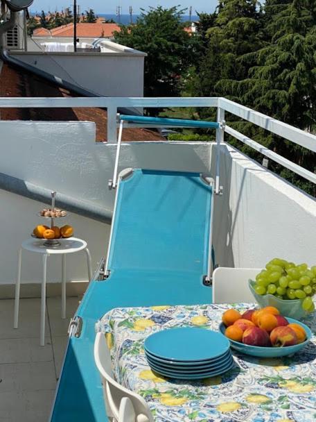 Deep Blue Apartment Porec Bagian luar foto