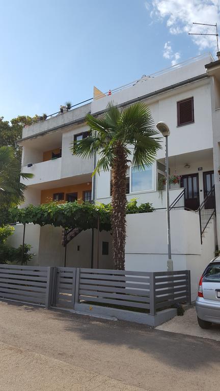 Deep Blue Apartment Porec Bagian luar foto