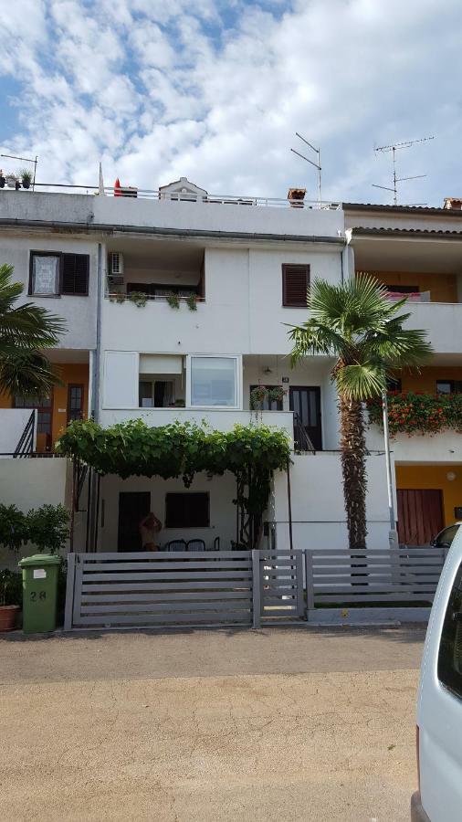 Deep Blue Apartment Porec Bagian luar foto