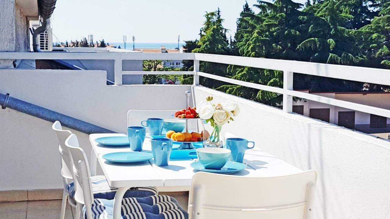 Deep Blue Apartment Porec Bagian luar foto